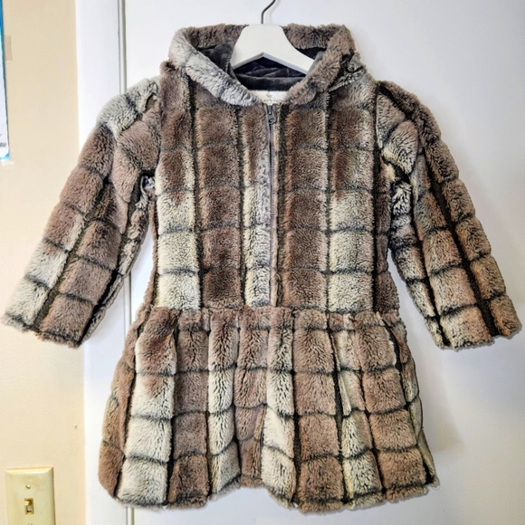 AMERICAN WIDGEON Faux Fur Hooded Coat In Cookie Cream Bun Size 6 - Picture 2 of 15
